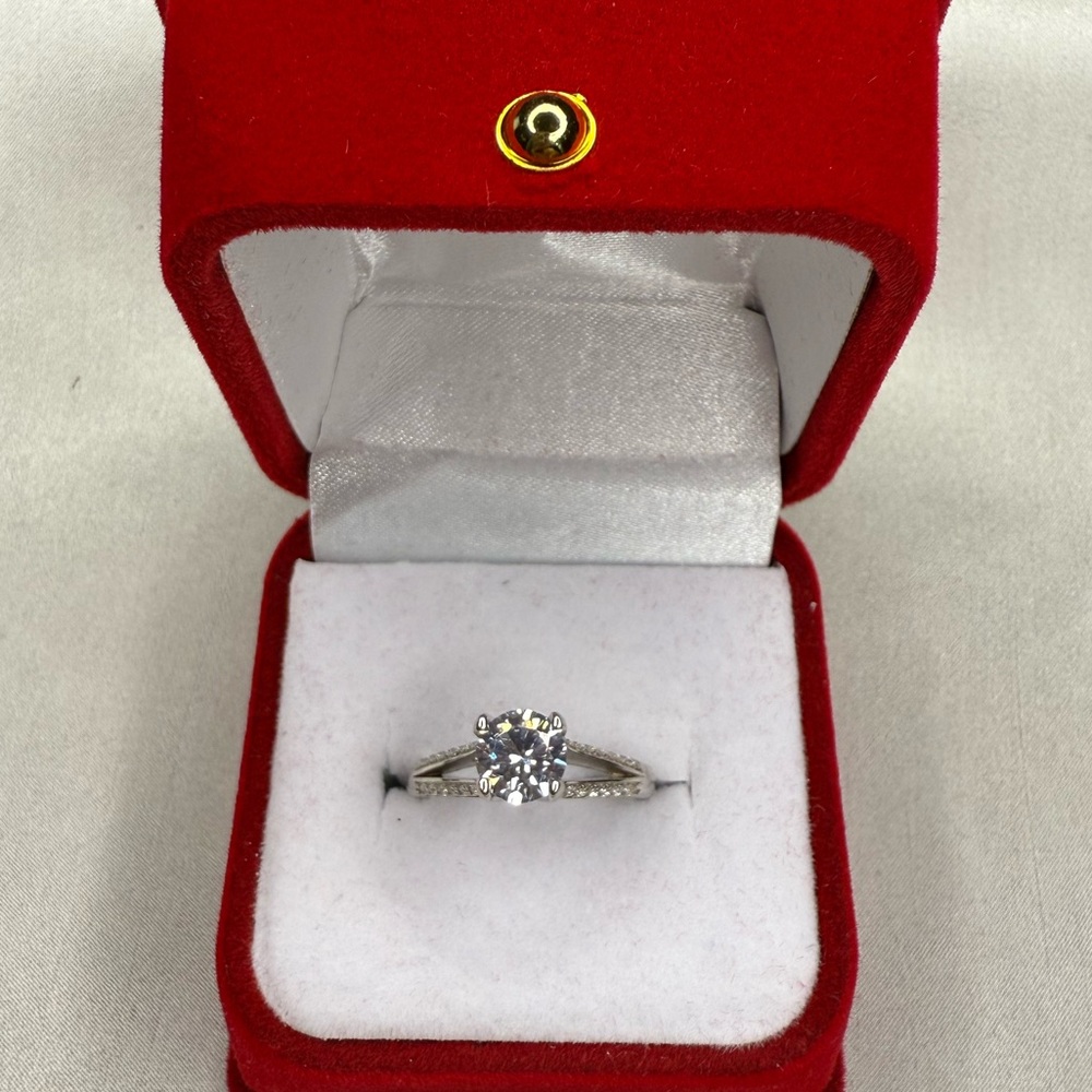 Elegant Silver Ring with moissanite diamond